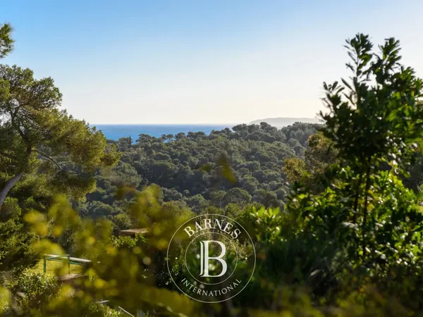 Co-Exclusivité - Domaine du Gaou Bénat - Aperçus Mer - Villa 130 m² - Terrain 3 000 m² - Garage