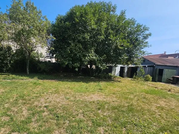 Local 84 m² COURSON MONTELOUP