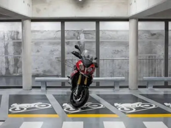 Place de parking pour deux-roues