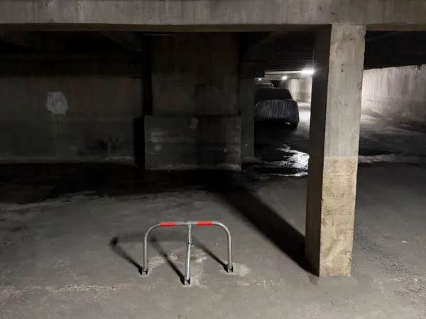 Parking/box VILLEMOMBLE