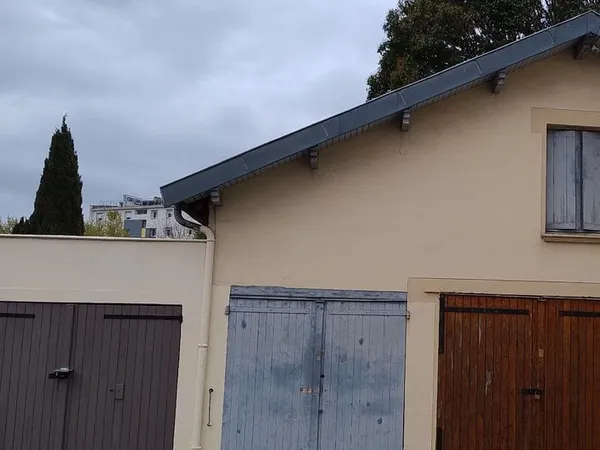 Box de 10m2 avec mezzanine 5 m2 / garage