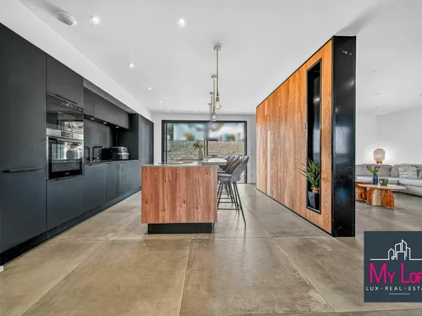 Maison 8 pièces 259 m²