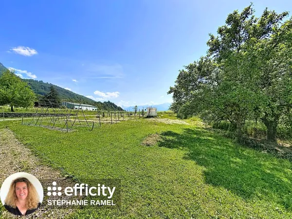 Terrain 583 m²