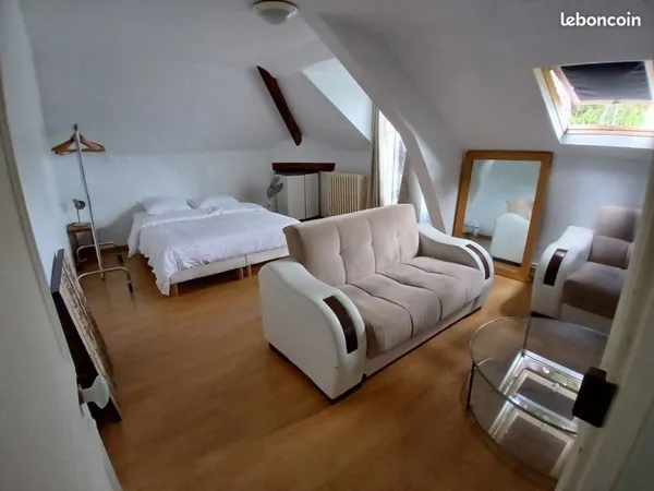 Chambre meublée 15 m² pour étudiant.e dans une maison individuelle à Chelles 77500. À 5mn à pied de 