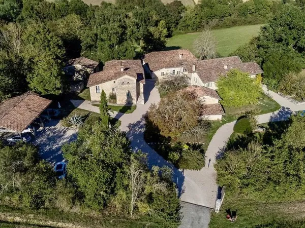 Maison 21 pièces 624 m²