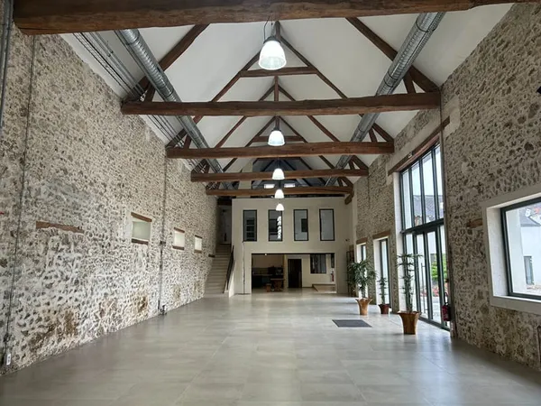 ENSEMBLE COMMERCIAL ET D'ACTIVITÉ DE 537 M² SUR TERRAIN DE 1 700 M² ? ACCÈS DIRECT RN10