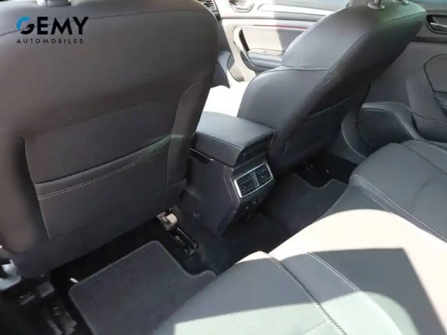 Renault Megane mégane iv estate blue dci 115 edc — photo 13