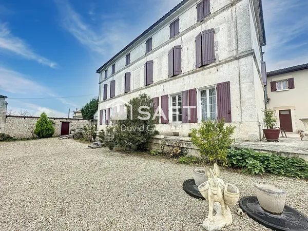 3 Maisons avec garages et nombreuses dépendances