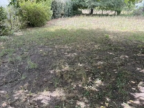 Situé en lotissement jardin au Nord 832 m² viabilisé et borné les Demeures d'Aquitaine