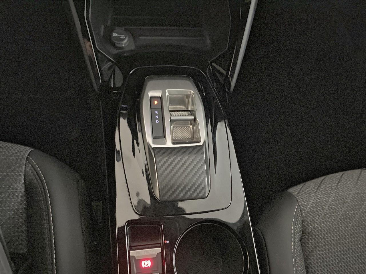 Peugeot 2008 hybrid 145 ch e-dcs6 allure — photo 17