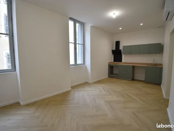 À LOUER - T2 de 37,35 m² rénové à neuf, en plein centre-ville de Montélimar