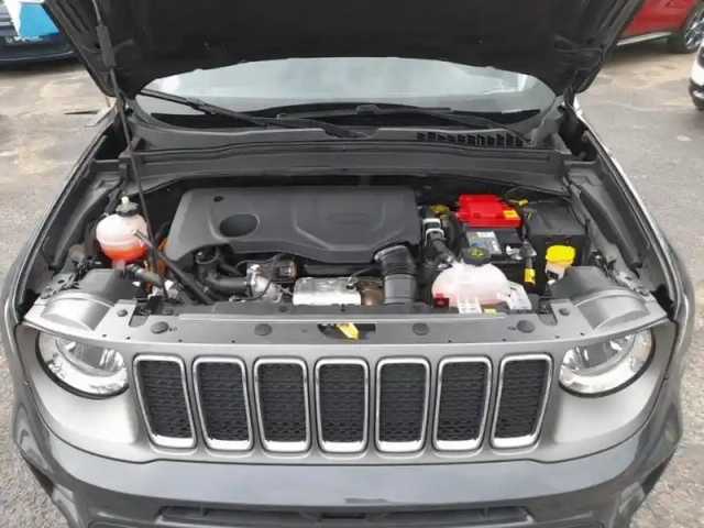Jeep Renegade 1.3 turbo t4 190 ch phev at6 4xe eawd edition limitee central park — photo 7