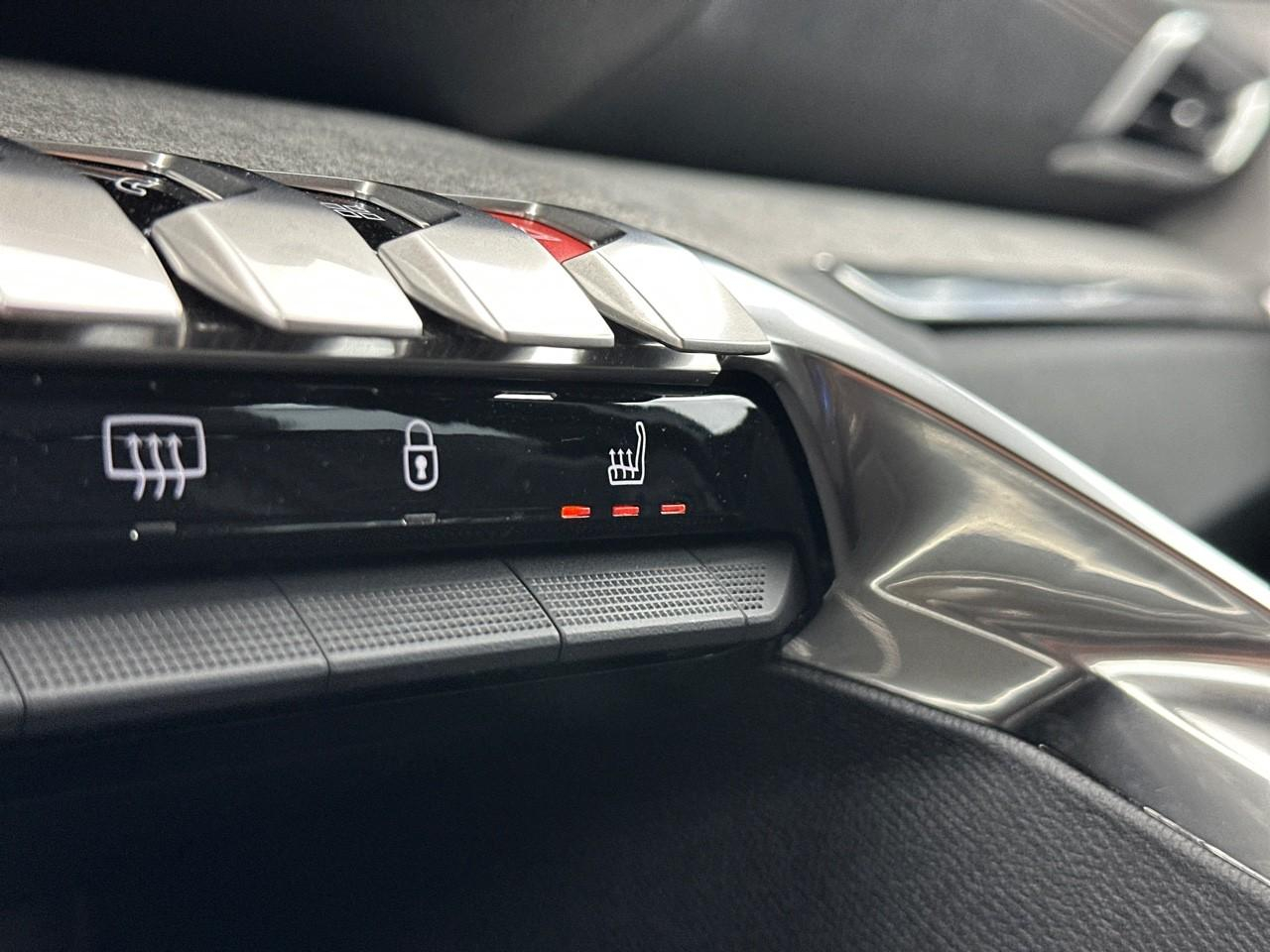 Peugeot 3008 puretech 130ch s&s eat8 gt pack — photo 28