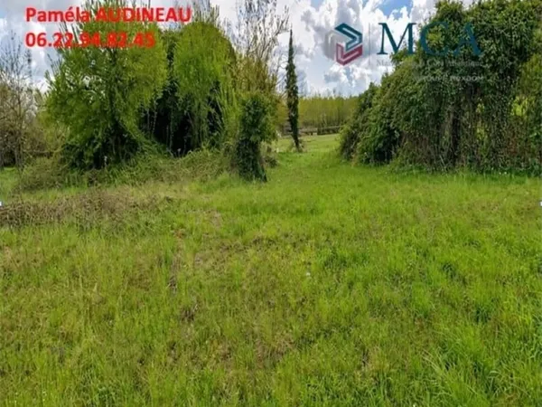 Terrain 900 m²
