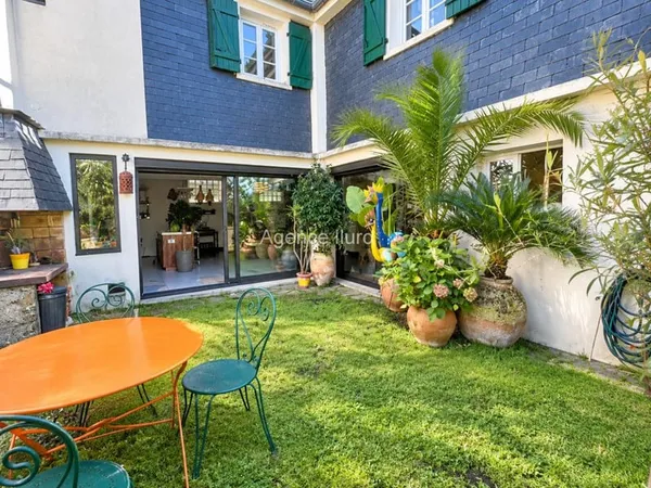 Oloron - Dans Quartier Historique, Belle Maison De Caractere Avec Jardinet Et Appartement Independan