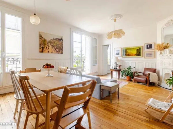 PARIS 18 - ÉPINETTES | 3 pièces lumineux au 5e étage avec ascenseur, balcon filant de 8 m et vue sur