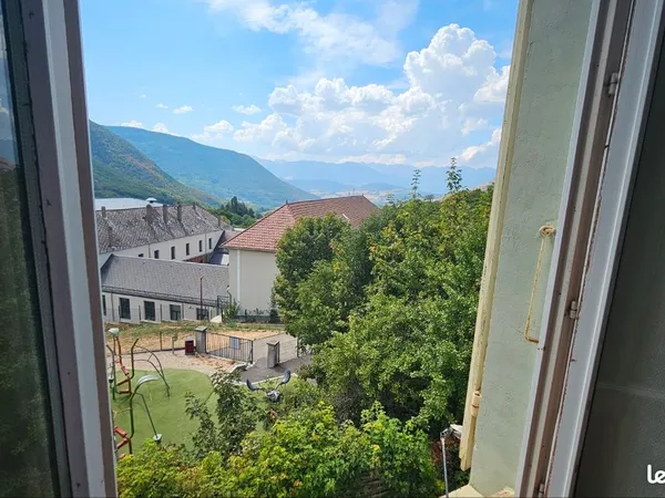 Loue appartement T3+cave jolie vue vercors