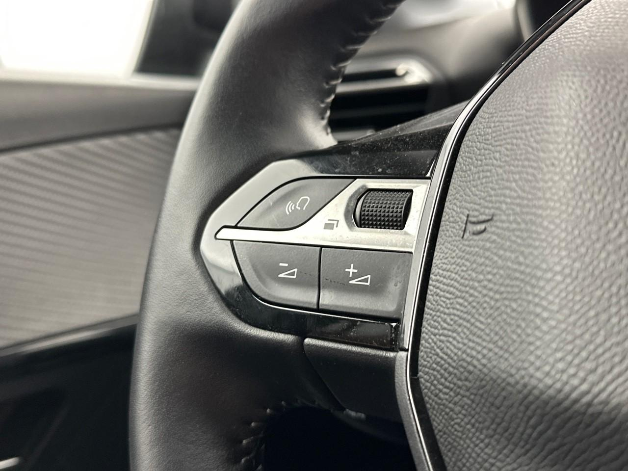 Peugeot 208 puretech 100 s&s bvm6 style — photo 17