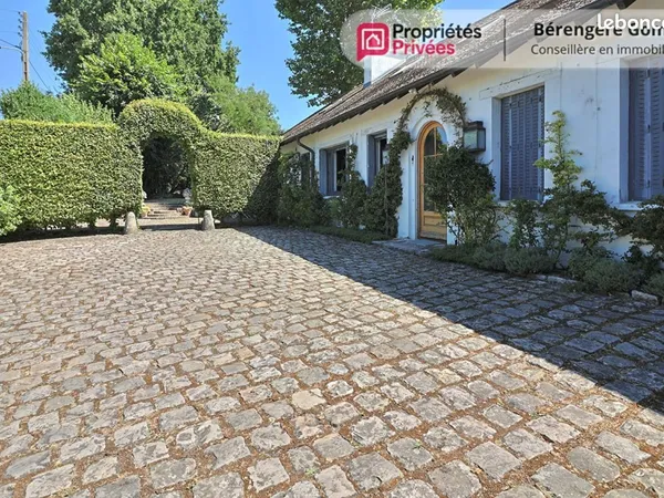 Maison 7 pièces 240 m²