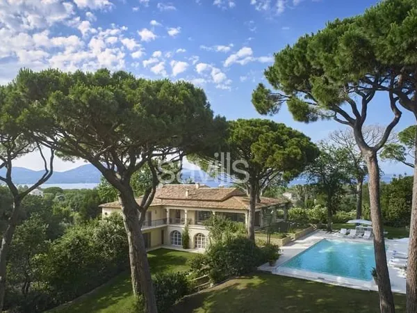 Propriété prestigieuse avec piscine et tennis