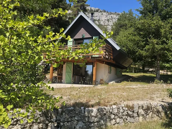Chalet avec terrasse et vue panoramique sur la plaine de Caille