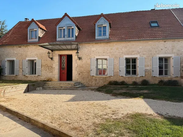 DEMEURE DE CARACTERE EN PIERRE - 230 m² -TERRAIN CLOS DE 2 000 m²