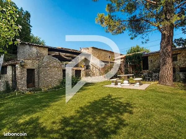 Propriété 13 pièces 296 m²