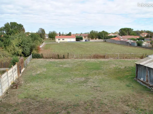 Terrain à bâtir viabilisé 987 m² - ANDREST - Libre de constructeur