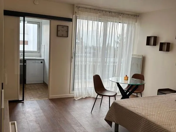 Studio meublé 32 m² - terrasse + parking - dernier étage - Bagnoles