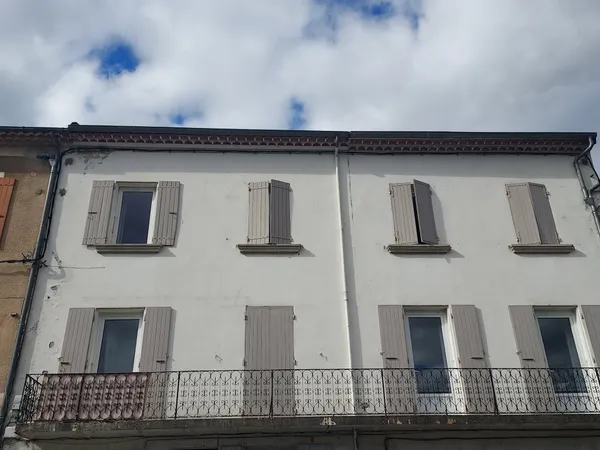 Loue grand appartement à Vals-les-Bains (07)