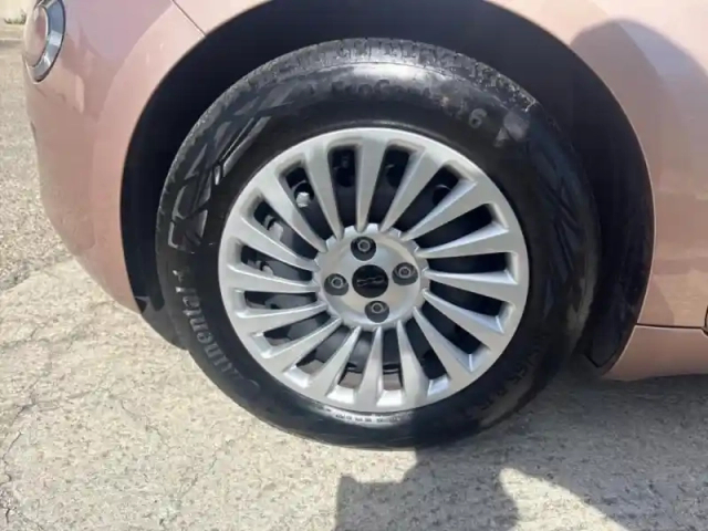 Fiat 500 e 118ch my23 — photo 12