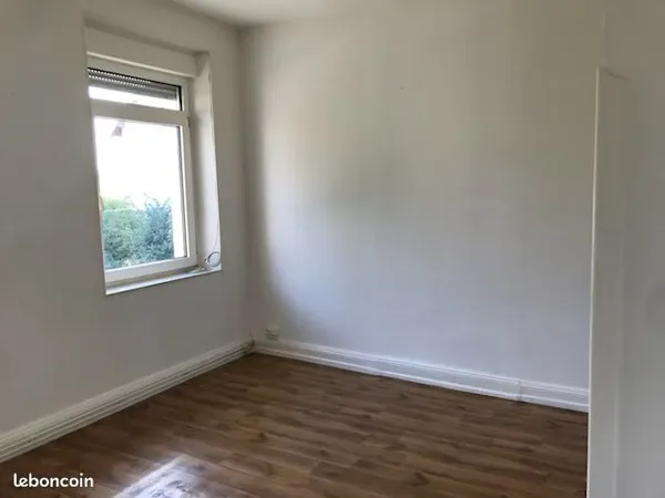 Loue appartement F 3 dans maison individuelle