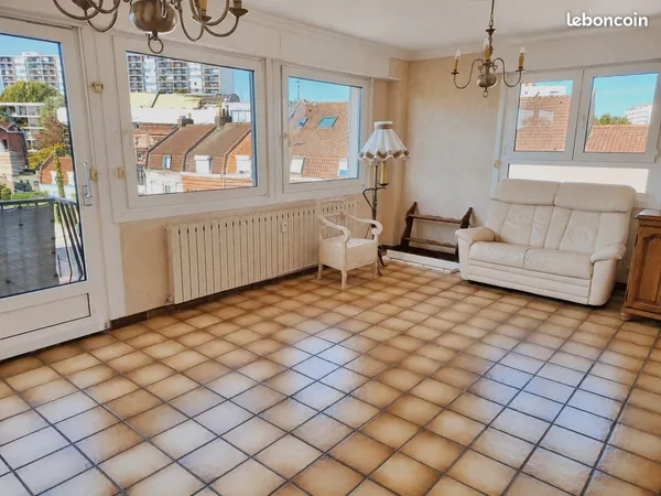 MARCQ-EN-BAROEUL PELLEVOISIN - T3 env. 77 m² - Séjour exposé sud - Balcon - Cave - Garage