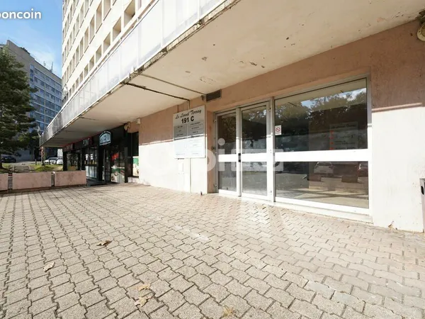 Bureau 586 m²