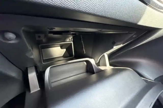 Peugeot 208 electrique 50 kwh 136ch — photo 28
