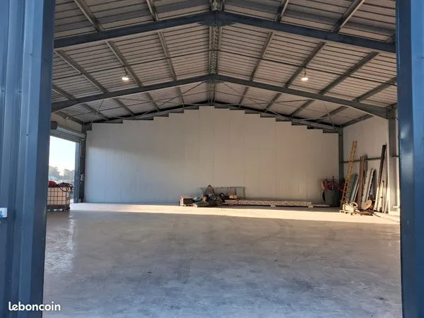 Location hangar