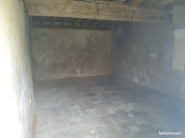 A louer Garage 25 m² Bazouges-Cré-sur-loir