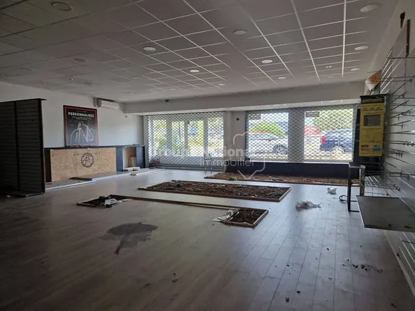 Local commercial 150 m²