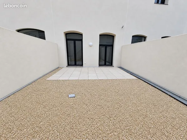 ROANNE - Bord de Loire - LOFT MEUBLÉ NEUF de 35M2 avec terrasse , place de parking et cave 💎 UN BIEN