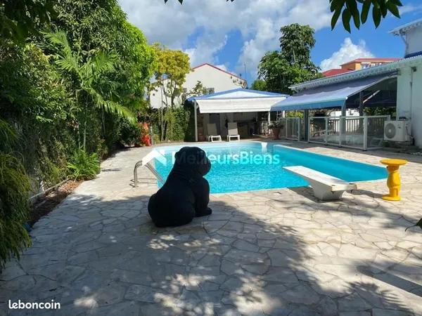 Villa 6 pièces 216 m²