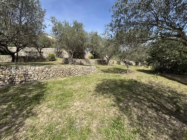 Draguignan - Charmante propriété avec maison principale, dépendance indépendante et terrain de 2 036