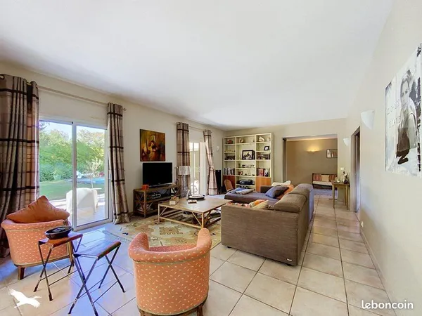 Propriété 7 pièces 218 m²