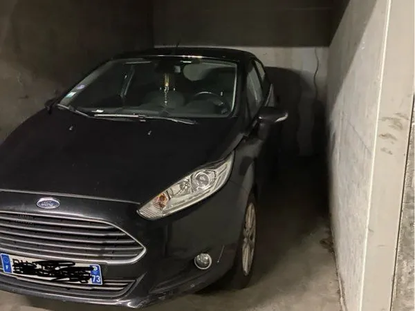 Loue garage fermé