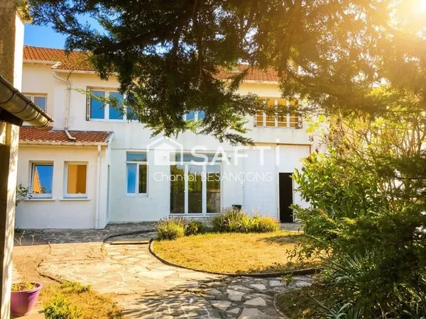 Maison atypique et lumineuse - beaux volumes - 192m² - 6 chambres - espaces extérieurs préservés