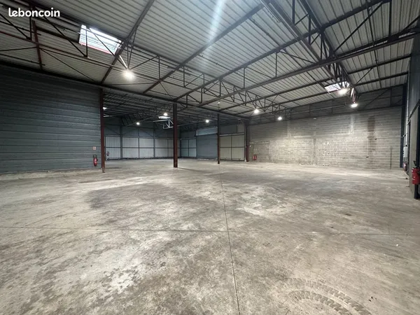 Entrepôt / local d'activité 2 500 m² - Quai - Romilly-sur-Seine