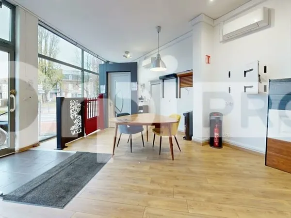 Local commercial 96 m²
