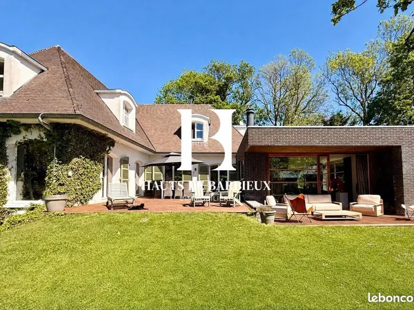 Villa 21 pièces 356 m²