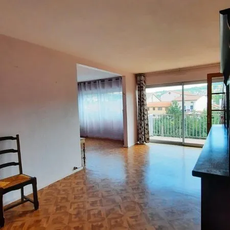 Appartement T4 avec balcon garage et vue dégagée