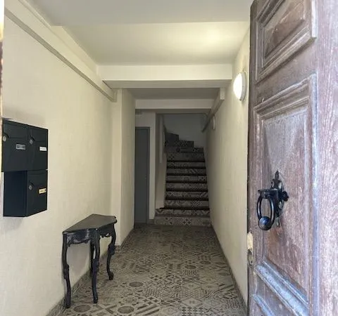 Appartement T2 - Centre-ville Cogolin - 28m² - Location à l'année