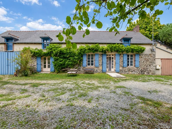 Charmante longère à vendre à 3 minutes de Chateaugiron - 5 pièces, 124 m² sur 2747 m² de terrain